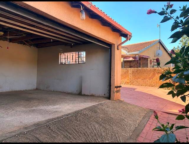 3 BEDROOM HOUSE FOR SALE IN SOSHANGUVE WW